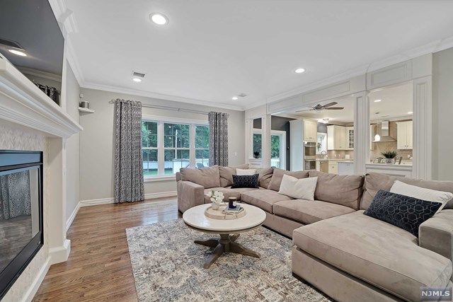 95 White Pond Road Waldwick, NJ 07463 - Photo 3 of 25 Gallery Image 3