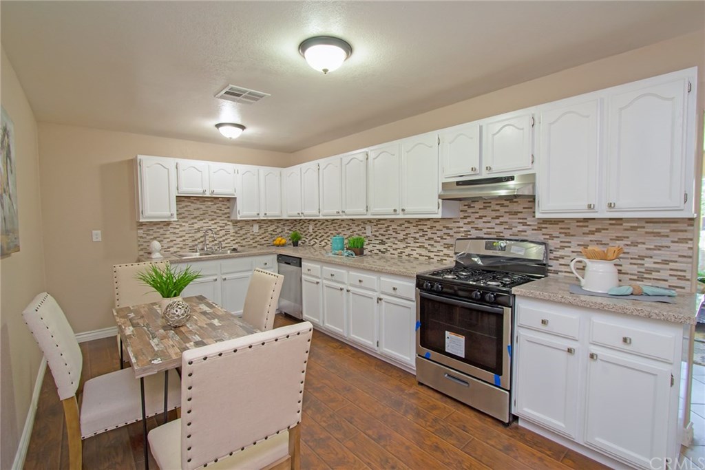 19340 Woodhill Street Rialto, CA 92376 - Photo 9 of 42