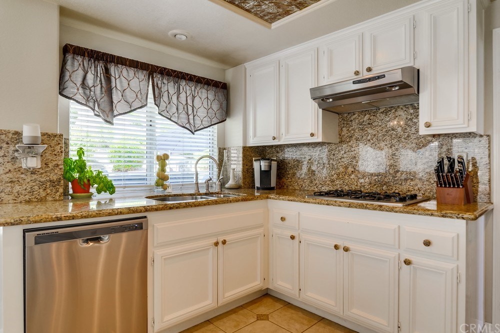 2310 Whiteoak Lane Corona, CA 92882 - Photo 18 of 46