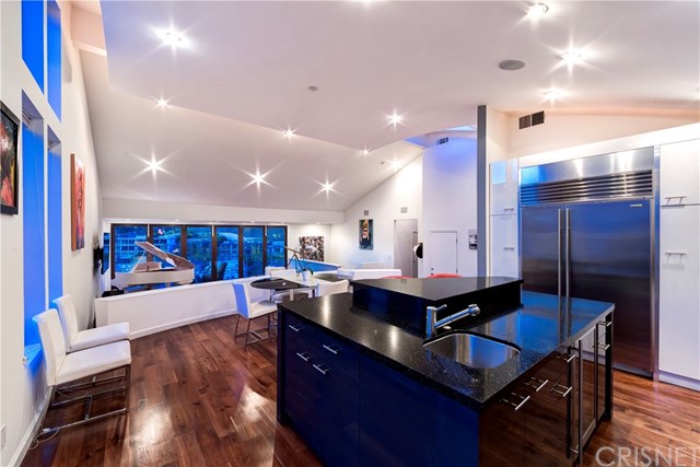 6407 La Punta Drive Los Angeles, CA 90068 - Photo 7 of 19