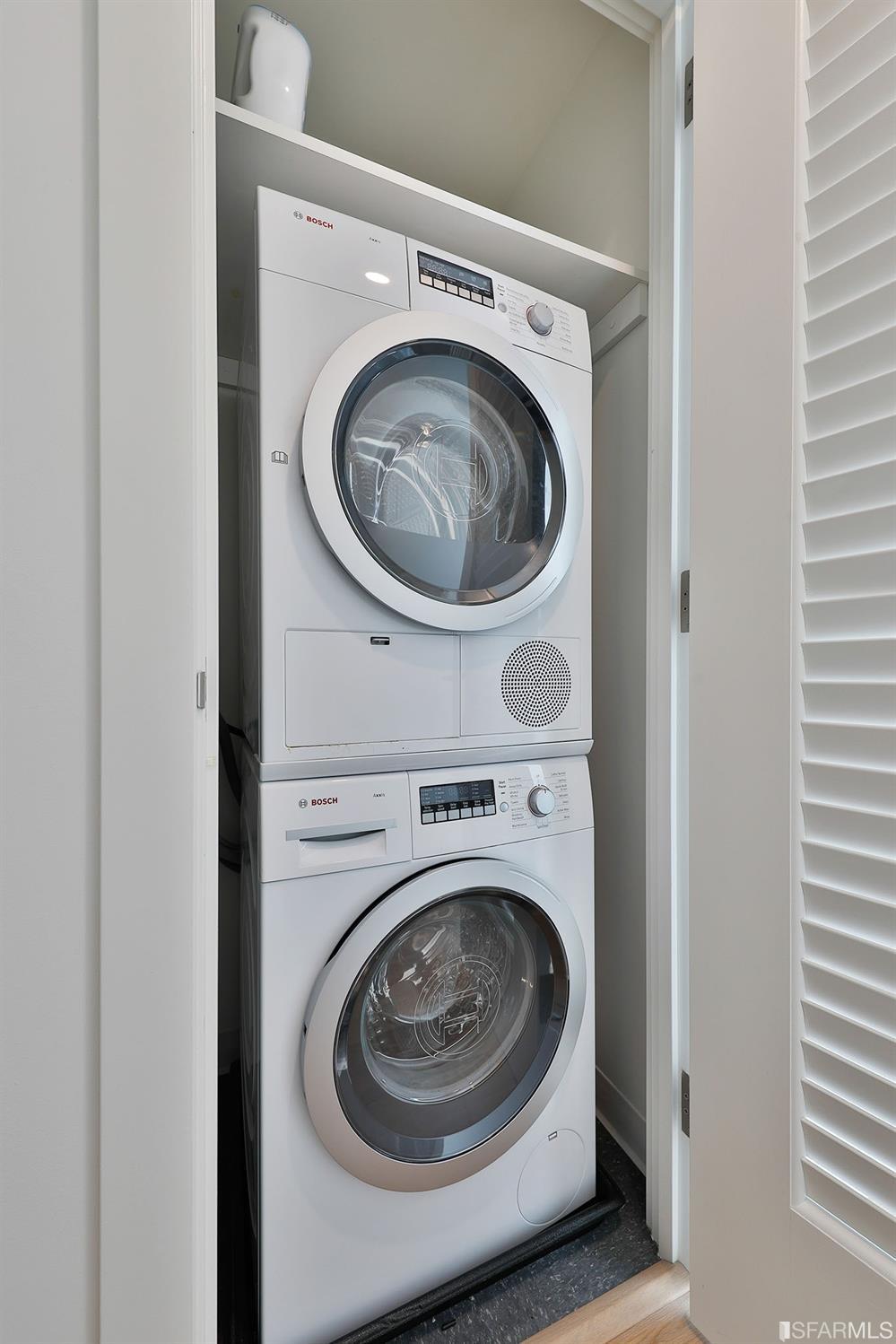 201 Folsom Street, Unit 10G San Francisco, CA 94105 - Photo 19 of 31 in-unit laundry