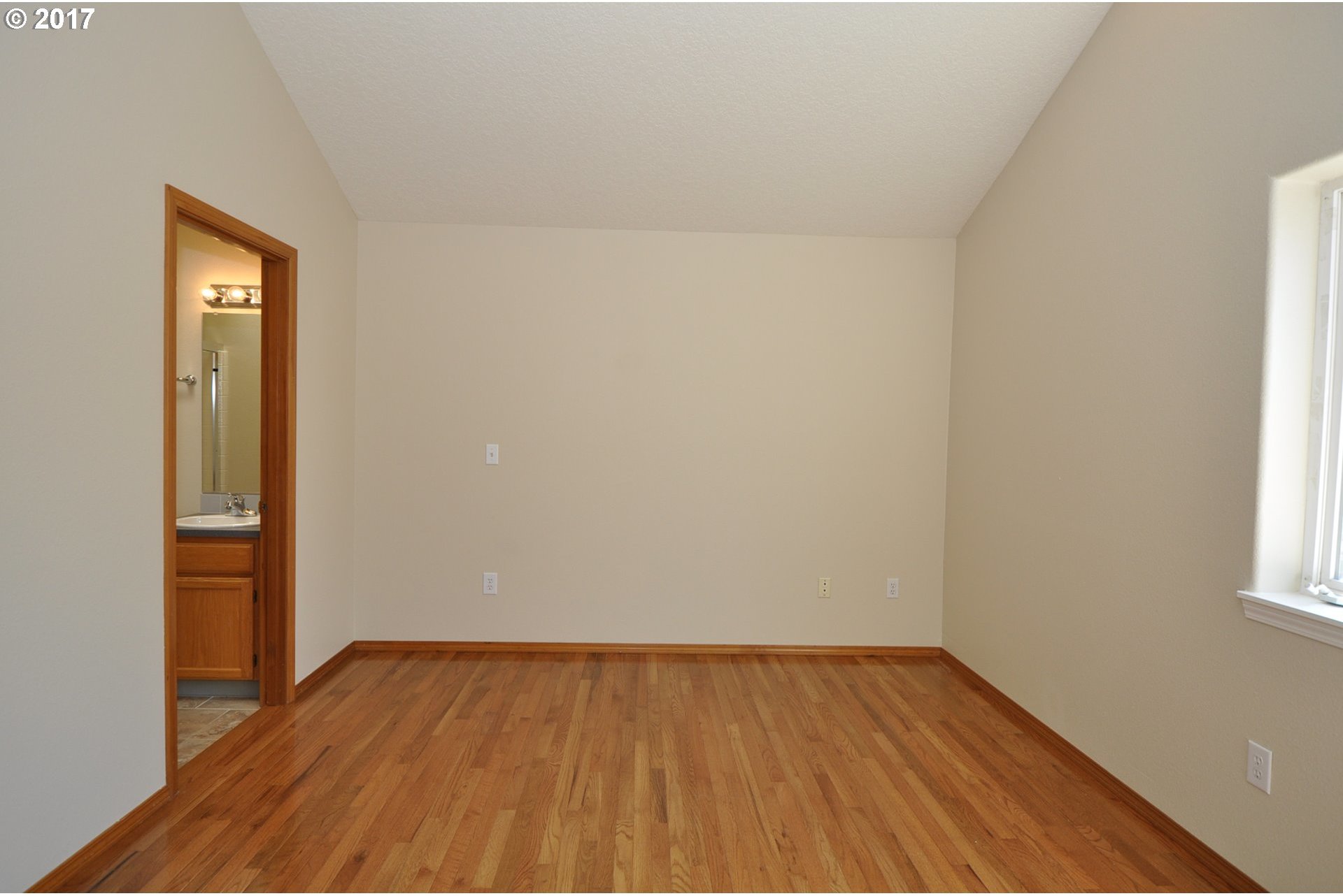 440 Northeast Roth Street Portland, OR 97211 - Photo 11 of 19 Gallery Image 11