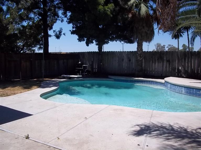 4404 Thatch Avenue Bakersfield, CA 93313 - Photo 17 of 20