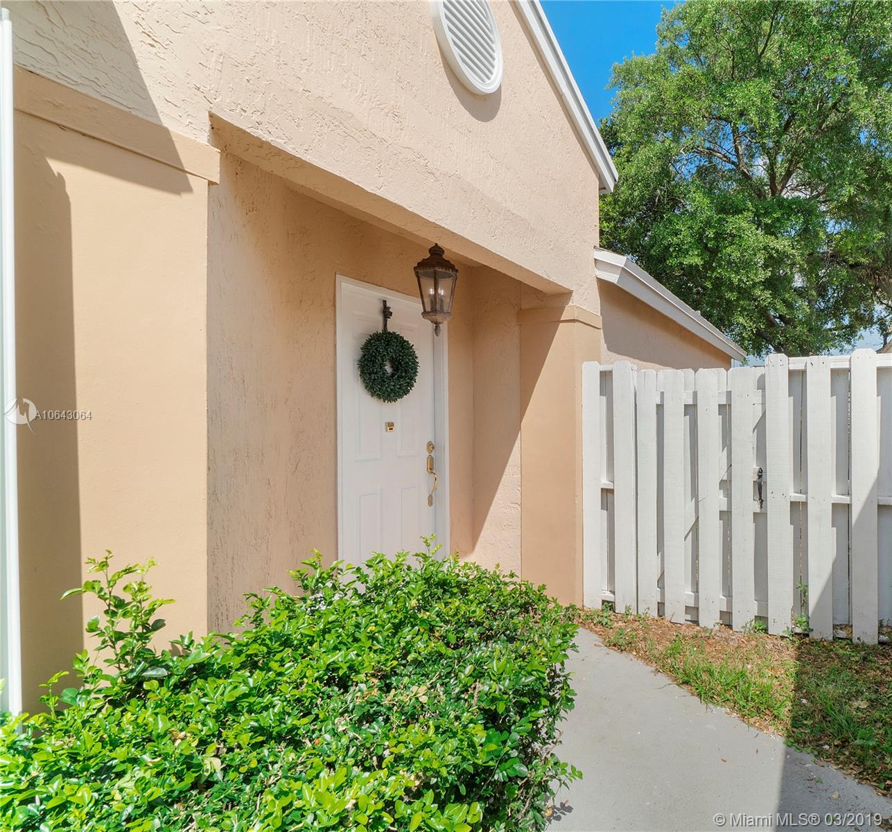 4334 Southwest 72nd Way Davie, FL 33314 - Photo 3 of 23