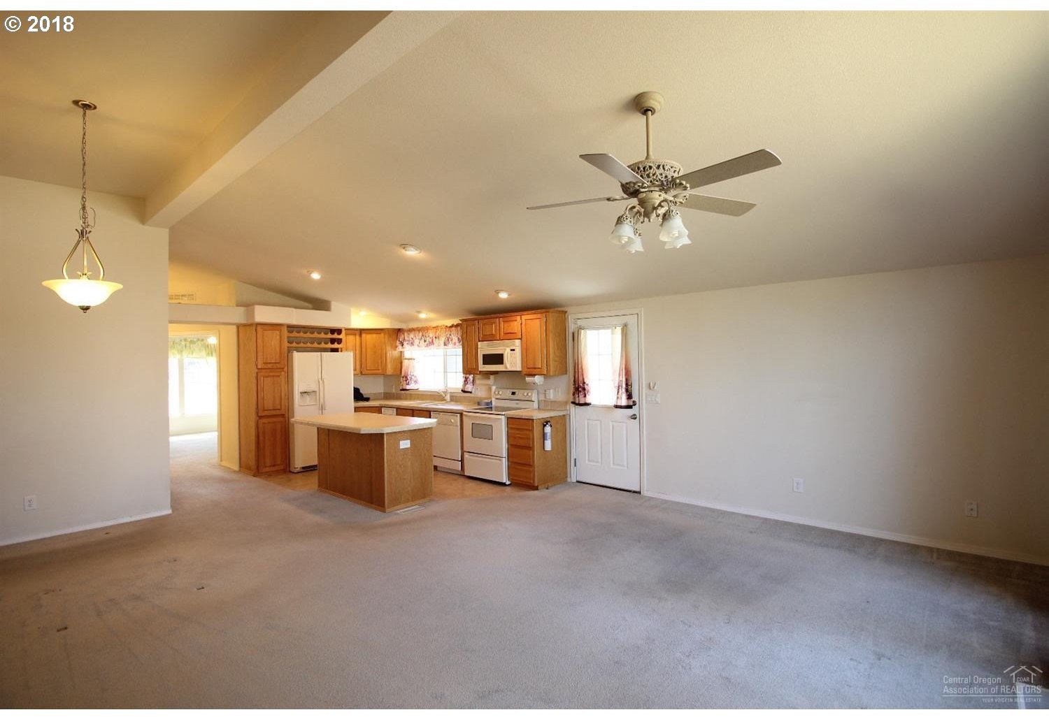 108 North Wheeler Loop Sisters, OR 97759 - Photo 5 of 18 Gallery Image 5