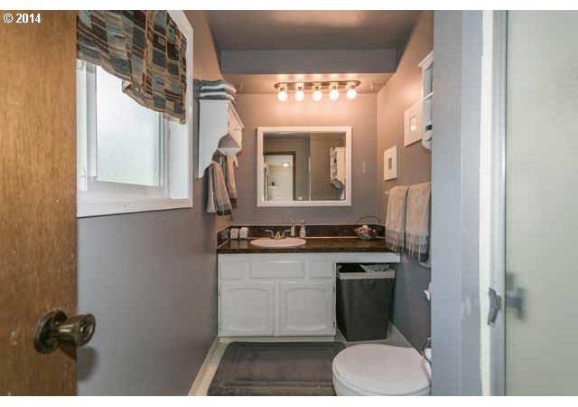3718 Southwest 4th Street Gresham, OR 97030 - Photo 12 of 16 Gallery Image 12
