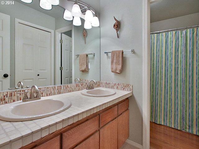 10015 Southwest Shearwater Loop Beaverton, OR 97007 - Photo 4 of 16 Gallery Image 4
