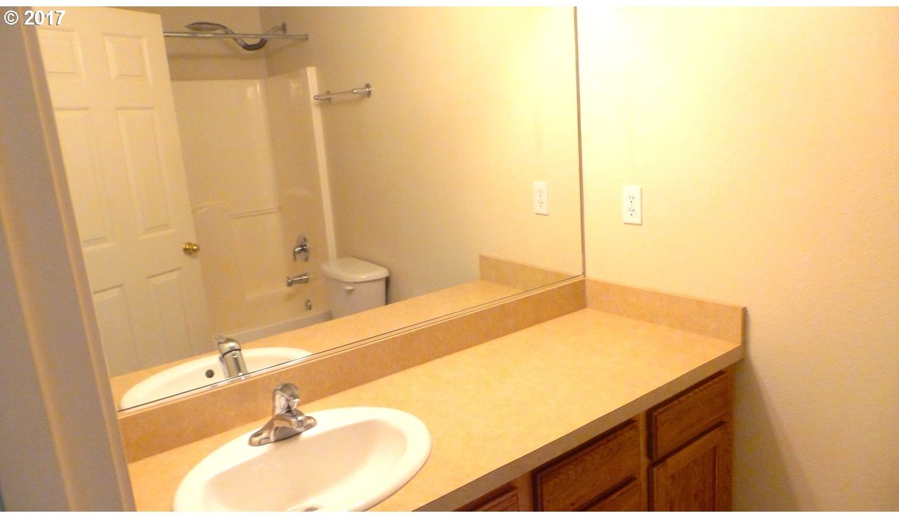 245 Northeast Rose Ridge Drive Winston, OR 97496 - Photo 9 of 20 Gallery Image 9
