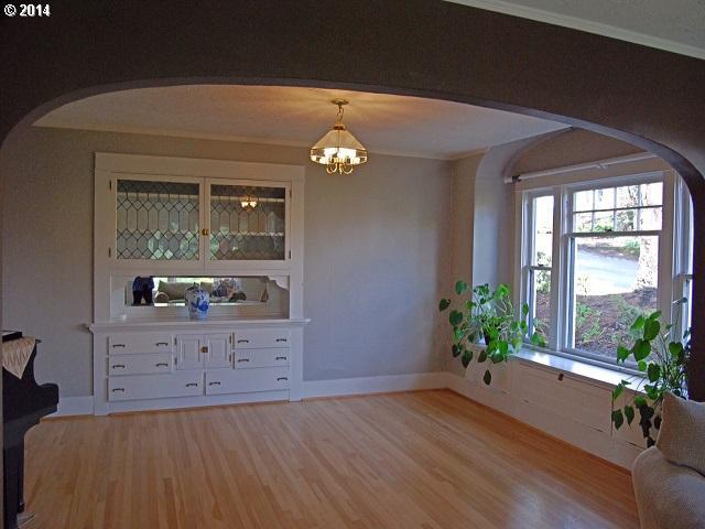 2807 Southwest Moss Street Portland, OR 97219 - Photo 6 of 16 Gallery Image 6