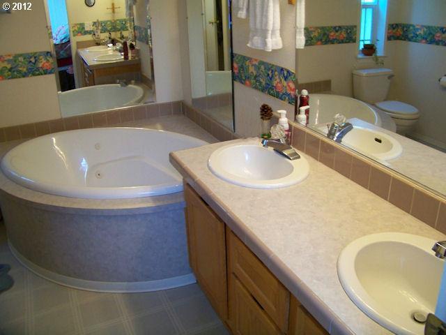 300 Ross Road Kelso, WA 98626 - Photo 10 of 14 Gallery Image 10