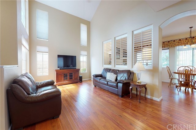 28427 Nicholas Circle Saugus, CA 91350 - Photo 9 of 32