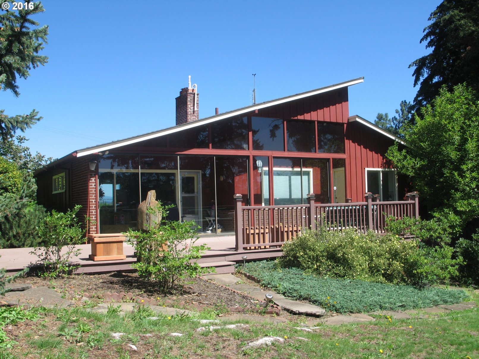 1693 Country Club Road Hood River, OR 97031 - Photo 4 of 31 Gallery Image 4