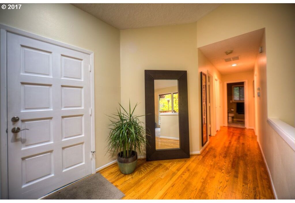 10668 Southwest Lancaster Road Portland, OR 97219 - Photo 3 of 13 Gallery Image 3