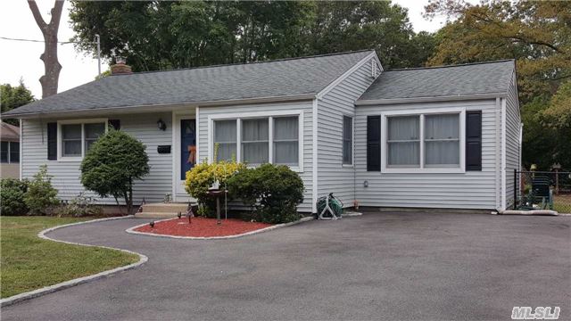 1098 Udall Road Bay Shore, NY 11706 - Photo 2 of 18 Gallery Image 2