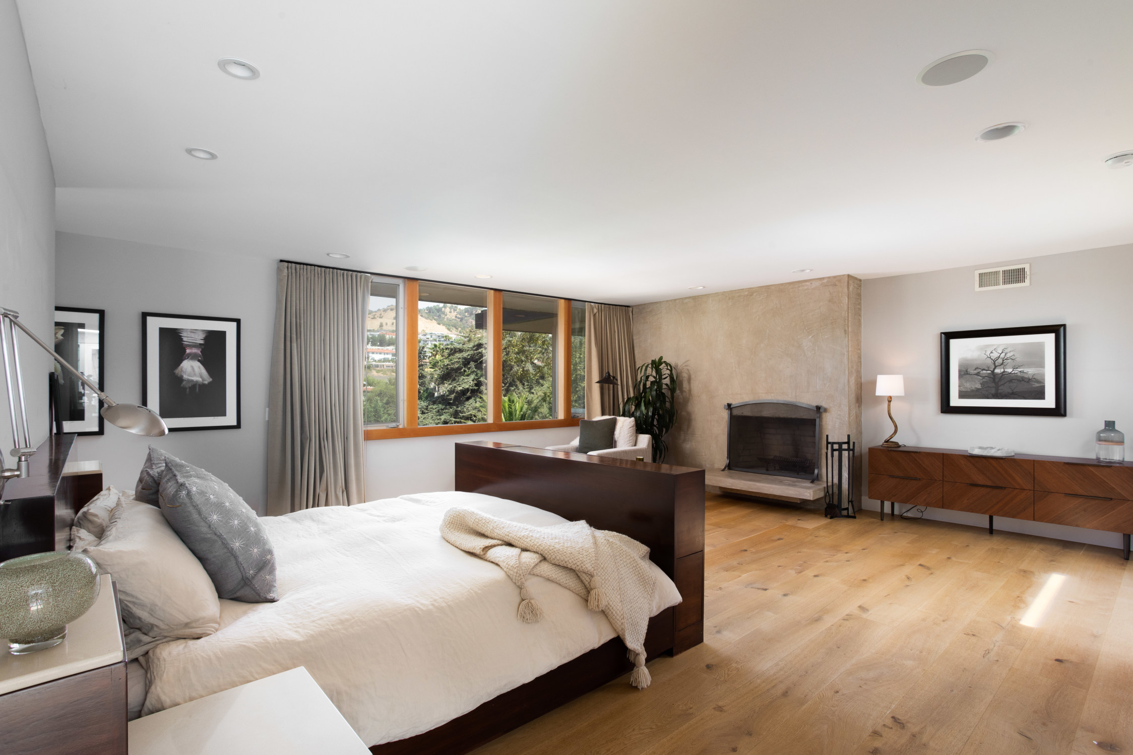 2017 De Mille Drive Los Angeles, CA 90027 - Photo 21 of 24