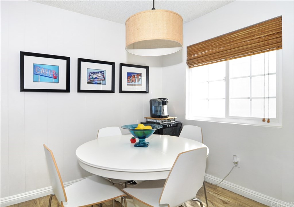 253 17th Street Seal Beach, CA 90740 - Photo 7 of 36 Cozy, bright dining area