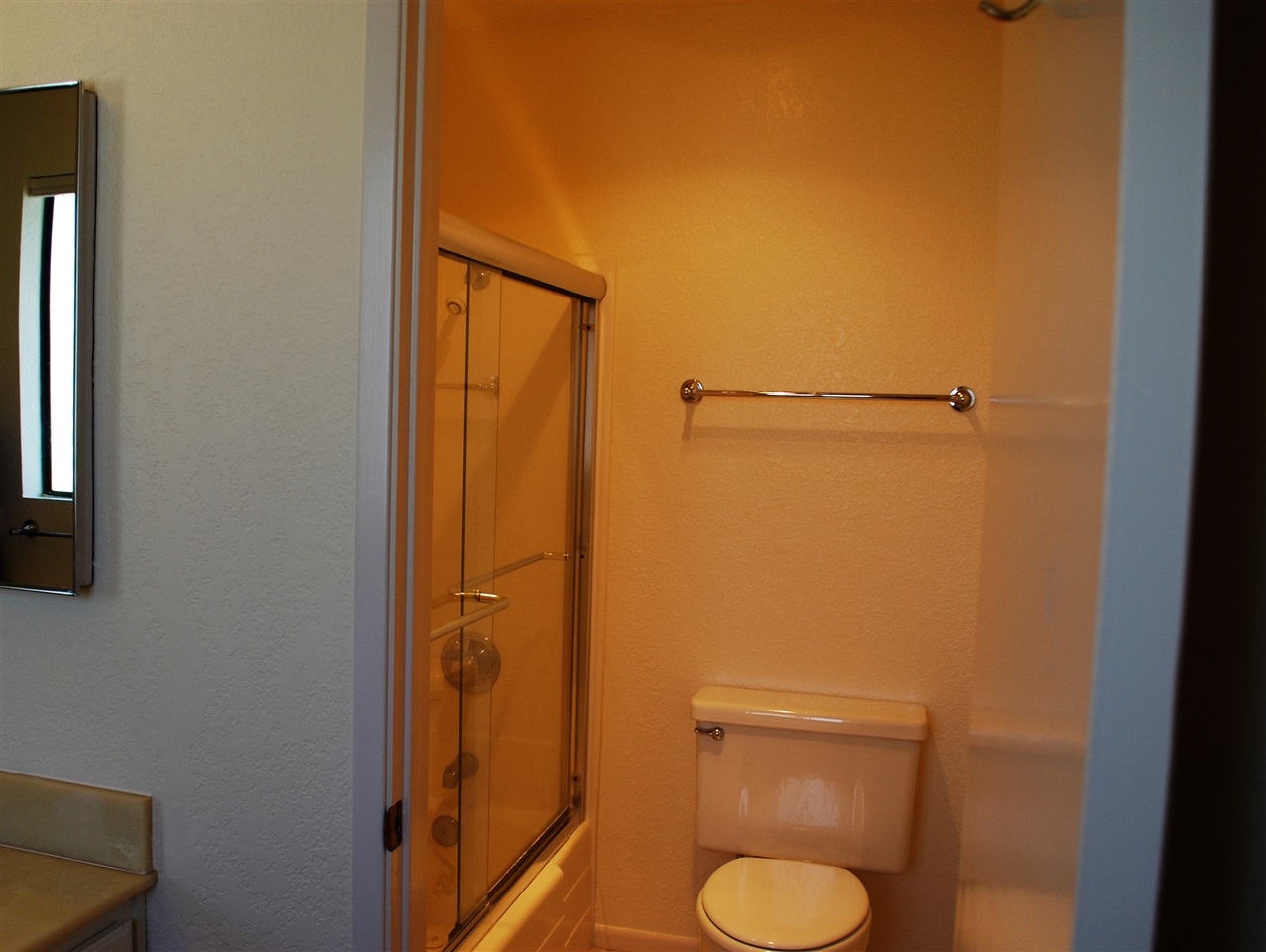 2372 Altisma Way, Unit C Carlsbad, CA 92009 - Photo 14 of 16 Full size tub in bedroom 2