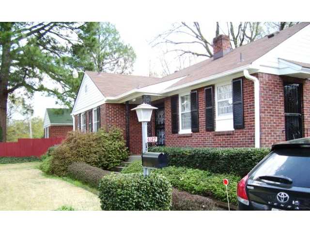 4127 Macon Road Memphis, TN 38122 - Photo 2 of 10 Beautiful landscaping.