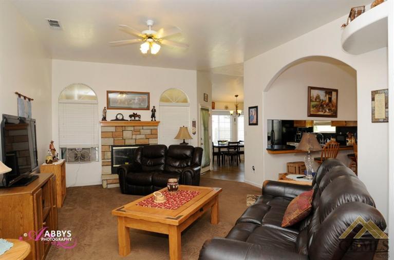 3146 Berkshire Road Bakersfield, CA 93313 - Photo 7 of 15