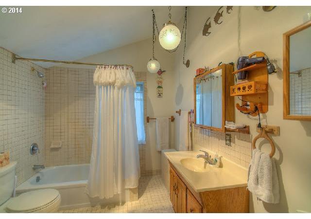 20547 Abiqua Road Northeast Scotts Mills, OR 97375 - Photo 11 of 16 Gallery Image 11