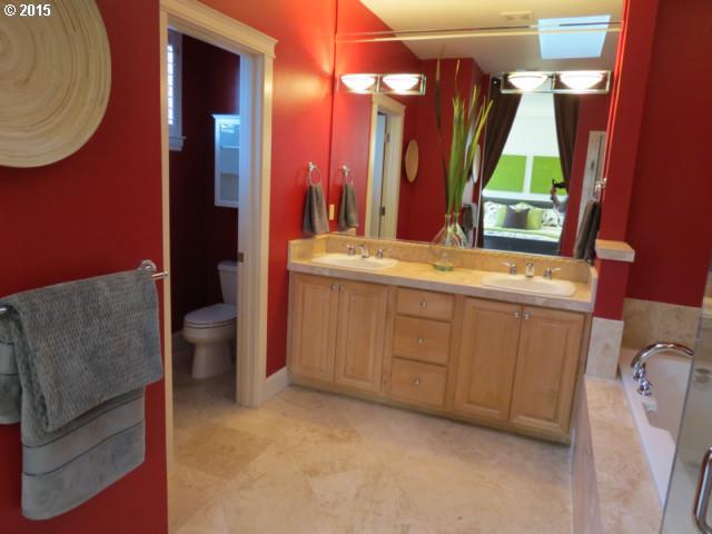 2370 Northwest Raleigh Street, Unit 6 Portland, OR 97210 - Photo 3 of 16 Gallery Image 3