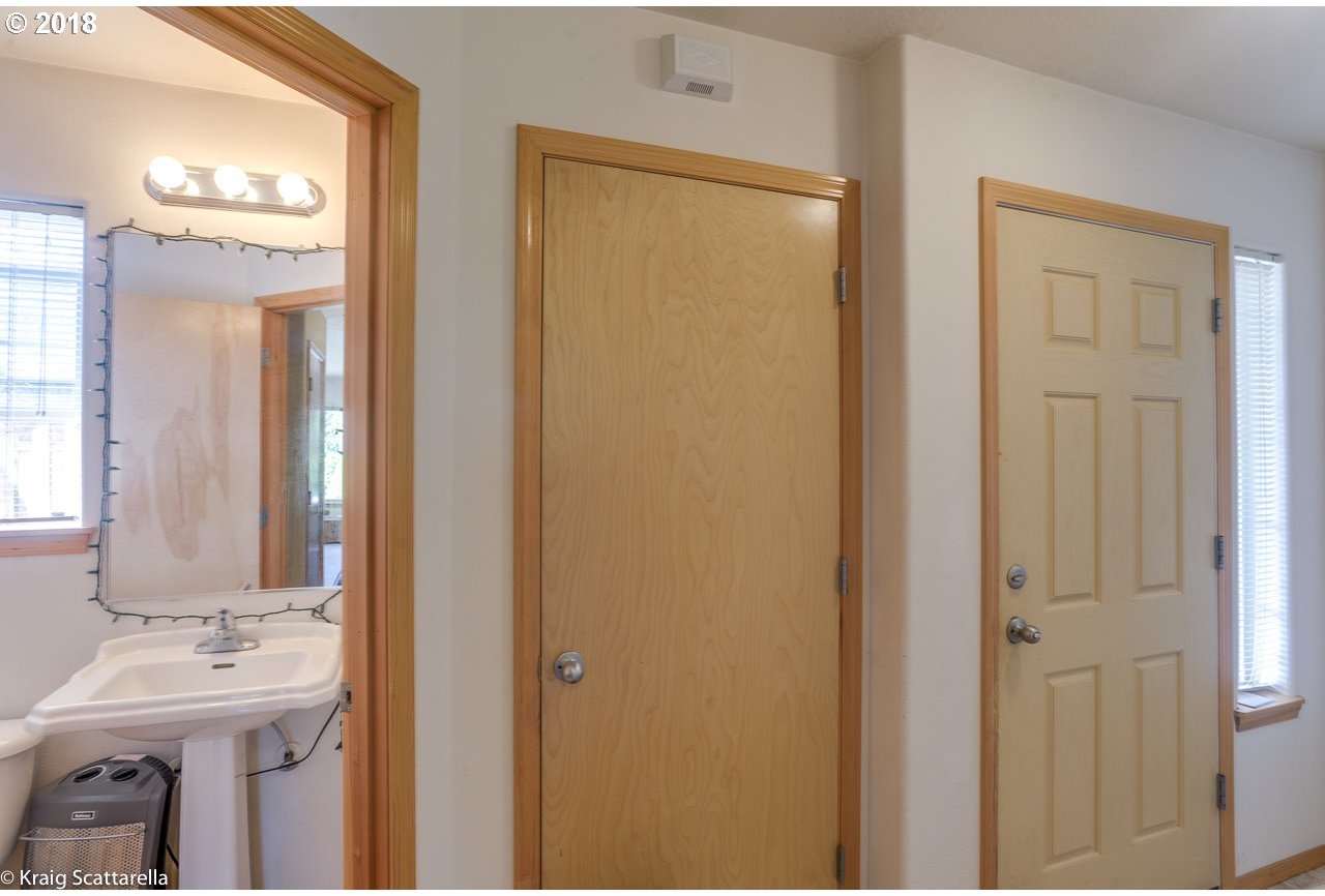 568 Northeast Anderson Road Gresham, OR 97030 - Photo 19 of 27 Gallery Image 19
