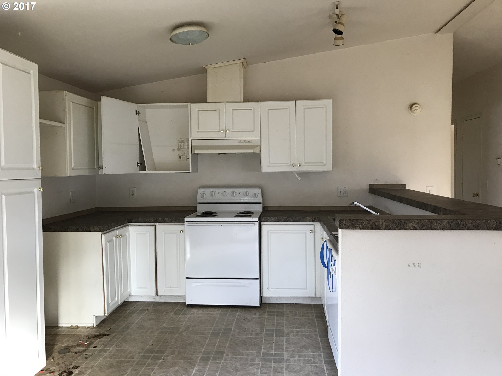 917 Chenowith Loop Road The Dalles, OR 97058 - Photo 6 of 10 Gallery Image 6