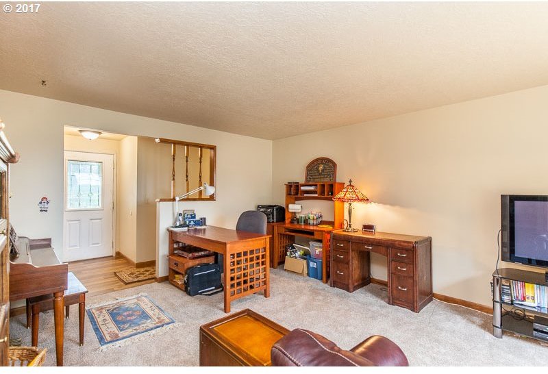 8021 MacLeay Road Southeast Salem, OR 97317 - Photo 12 of 32 Gallery Image 12