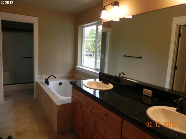 426 Northeast 141st Place Portland, OR 97230 - Photo 8 of 15