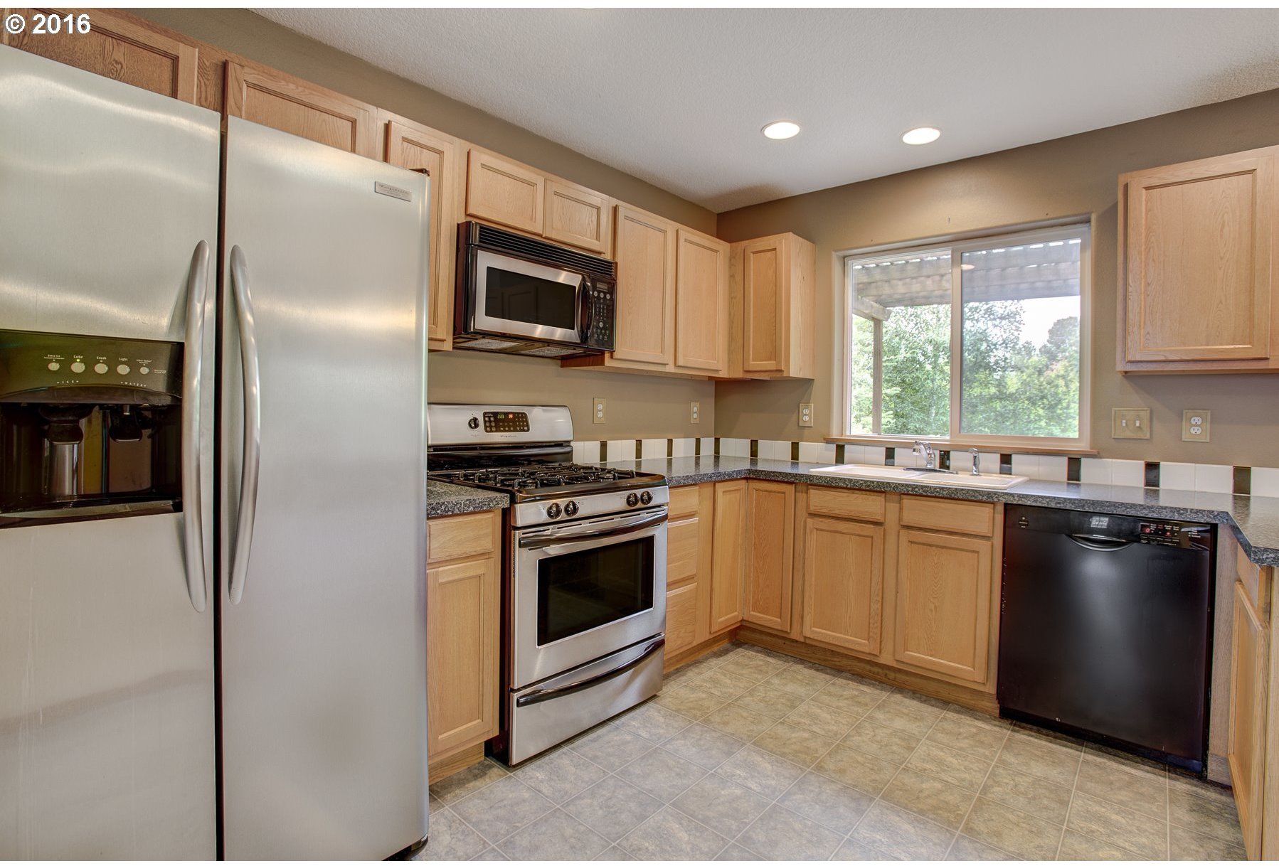 1024 Northeast Mariners Loop Portland, OR 97211 - Photo 9 of 24 Gallery Image 9