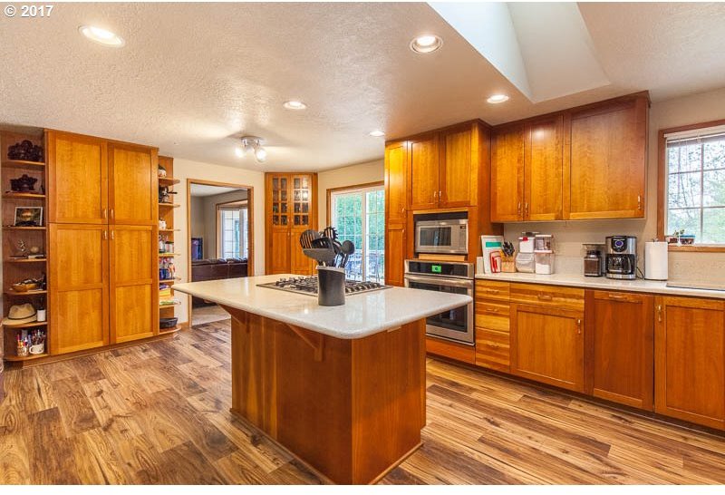 8021 MacLeay Road Southeast Salem, OR 97317 - Photo 17 of 32 Gallery Image 17