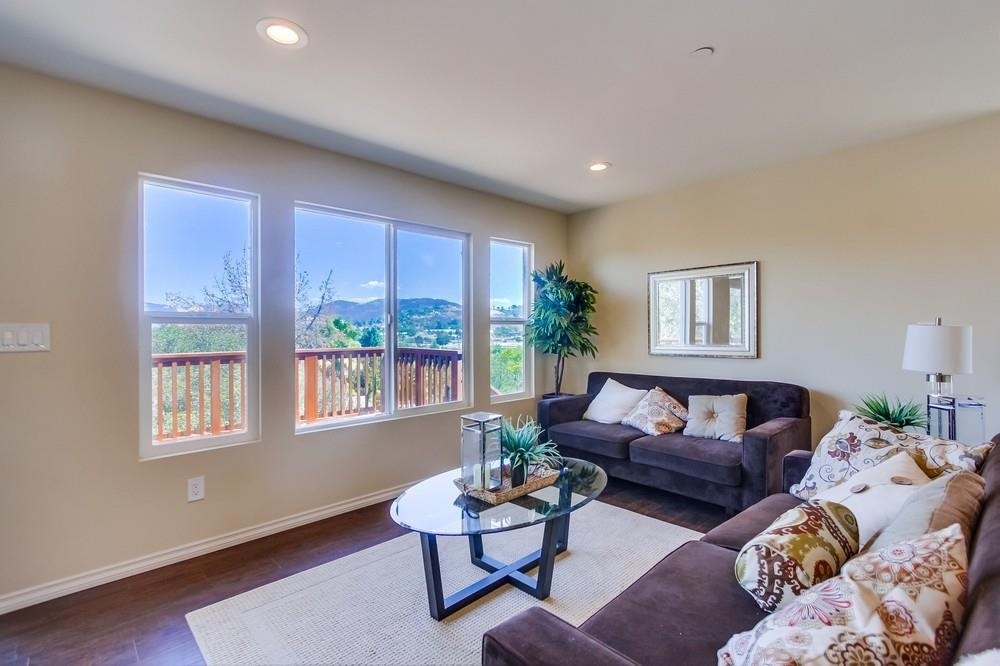 2367 Primrose Avenue Vista, CA 92083 - Photo 4 of 25