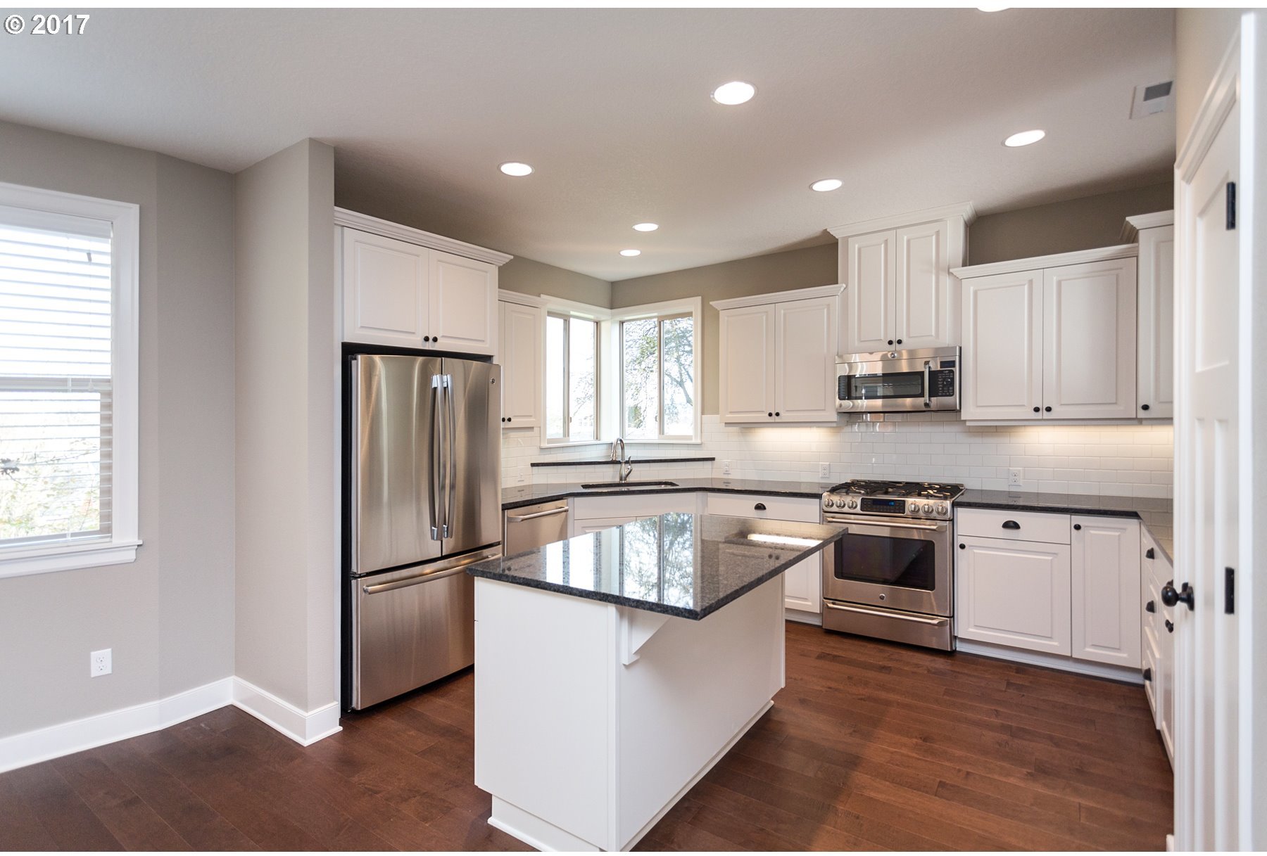 25 Southwest Lowa Street Portland, OR 97239 - Photo 12 of 19 Gallery Image 12