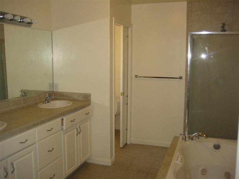 2548 Terrace Way Bakersfield, CA 93304 - Photo 5 of 8