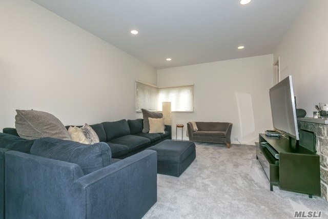 4 Larch Drive Great Neck, NY 11021 - Photo 17 of 20