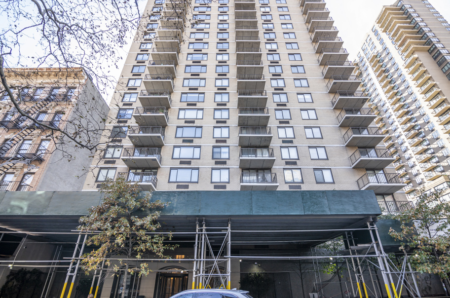 The Wimbledon 200 E 82nd St, Manhattan, NY 10028 - Photo 2 of 3