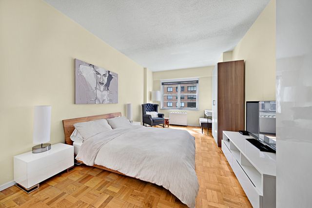 60 East 8th Street, Unit 22A Manhattan, NY 10003 - Photo 2 of 7