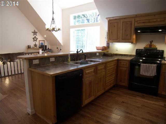 1120 Greentree Loop Grants Pass, OR 97527 - Photo 4 of 10