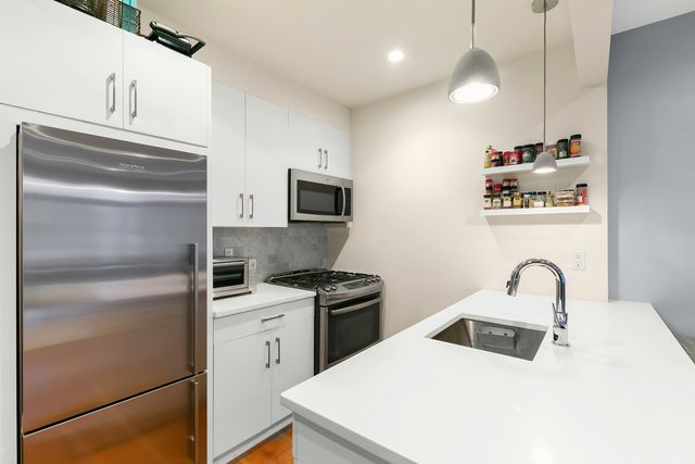 $585,000 | 364 Lafayette Avenue, Unit 2B | Clinton Hill