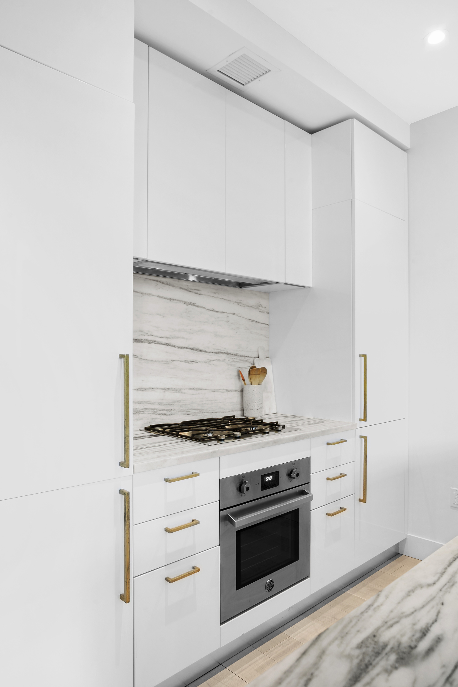 338 Berry Street, Unit 3B Brooklyn, NY 11249 - Photo 8 of 17