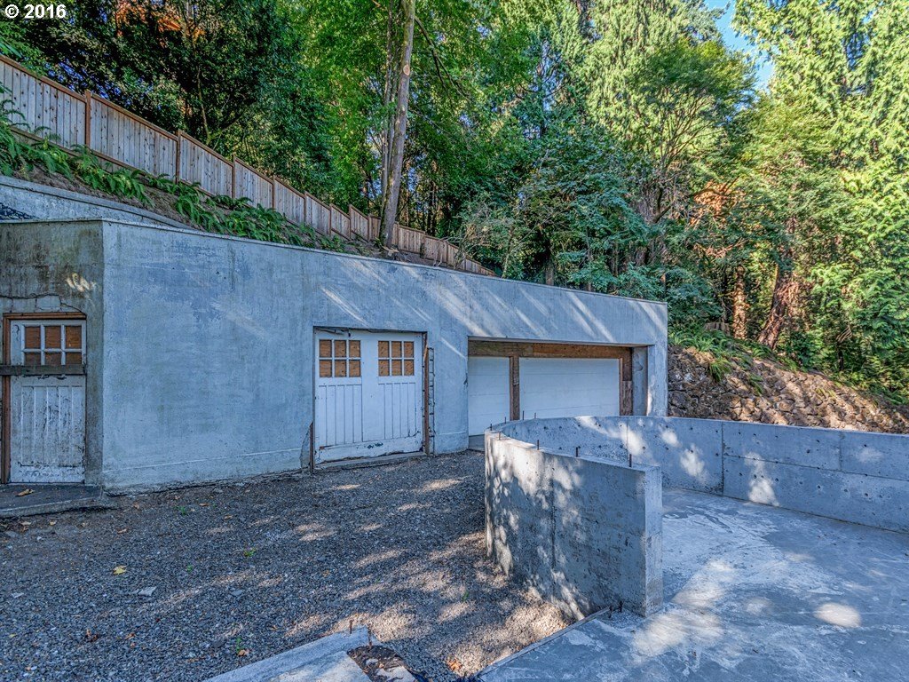 11159 Southwest Riverwood Road Portland, OR 97219 - Photo 3 of 18 Gallery Image 3