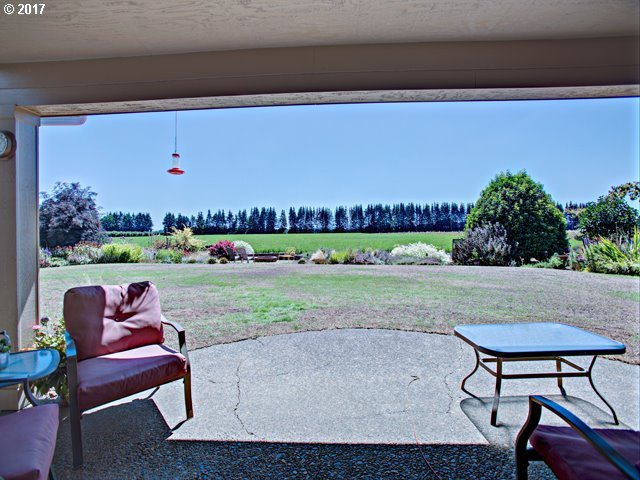 20588 Case Road Northeast Aurora, OR 97002 - Photo 10 of 29 Gallery Image 10