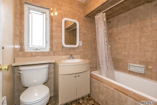 4 Larch Drive Great Neck, NY 11021 - Photo 14 of 20