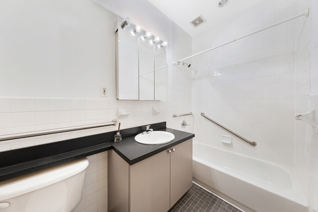 325 3rd Street, Unit 1C Brooklyn, NY 11215 - Photo 4 of 7
