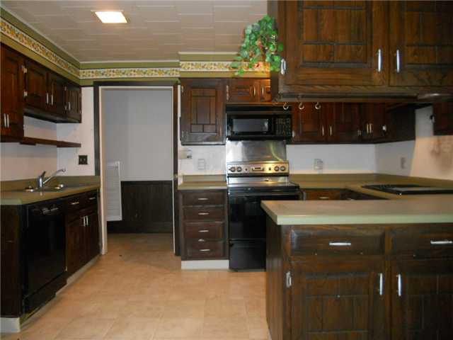 159 College Street Collierville, TN 38017 - Photo 5 of 12 The Kitchen features a JennAir cooktop, large walk-in pantry and lots of cabinet space.