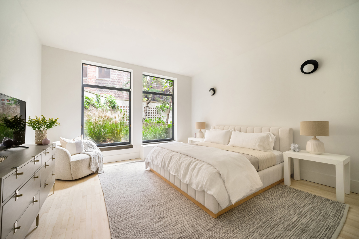 134 Charles Street, Unit The Flat Manhattan, NY 10014 - Photo 7 of 10