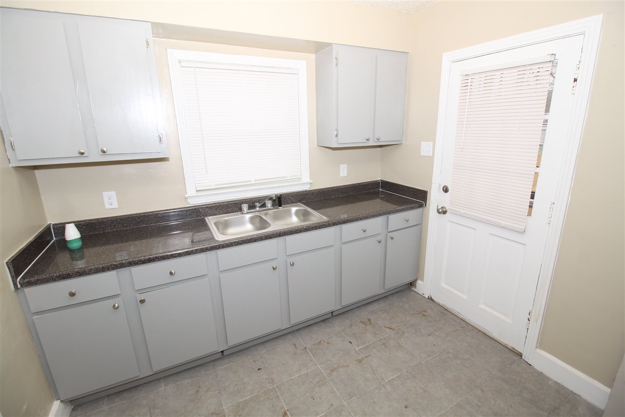 1023 Waring Road Memphis, TN 38122 - Photo 6 of 9