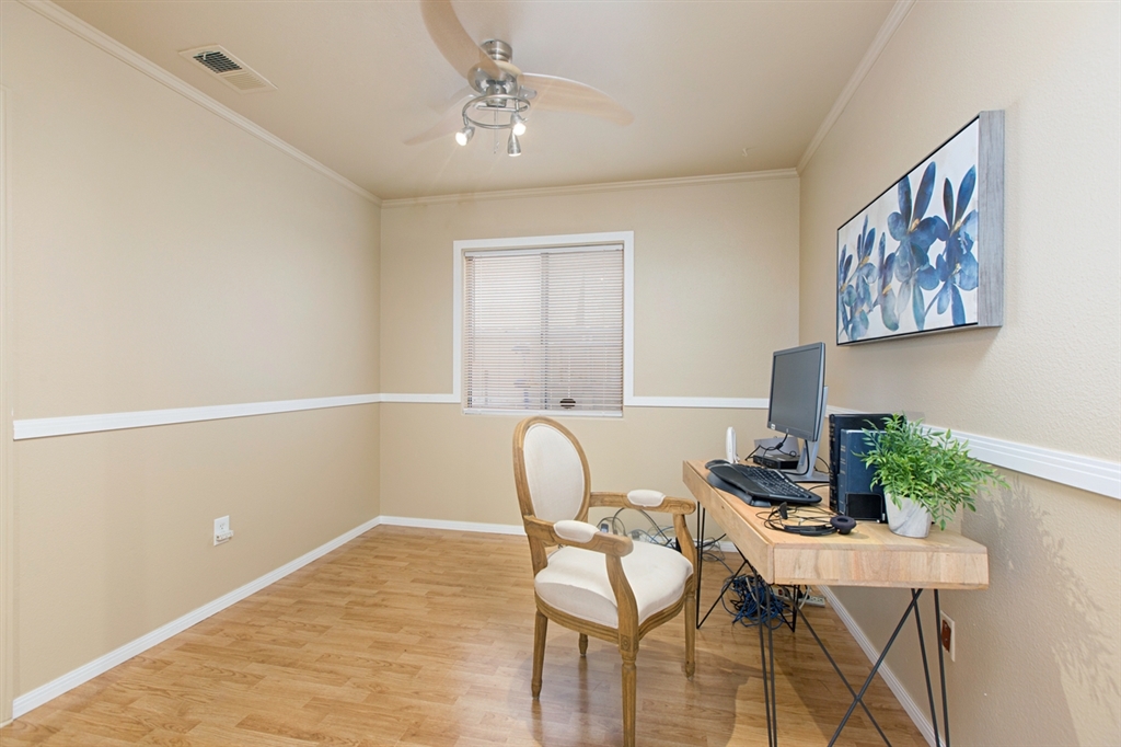 15455 Garden Road Poway, CA 92064 - Photo 11 of 23 Downstairs bedroom with private access to the downstairs guest bath.