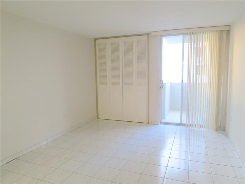 1670 Bay Road, Unit 6E Miami Beach, FL 33139 - Photo 12 of 20