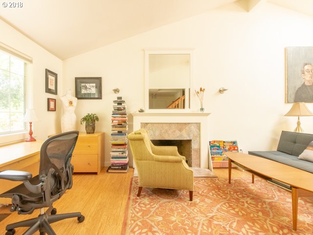 4843 Southwest Hamilton Street Portland, OR 97221 - Photo 14 of 32